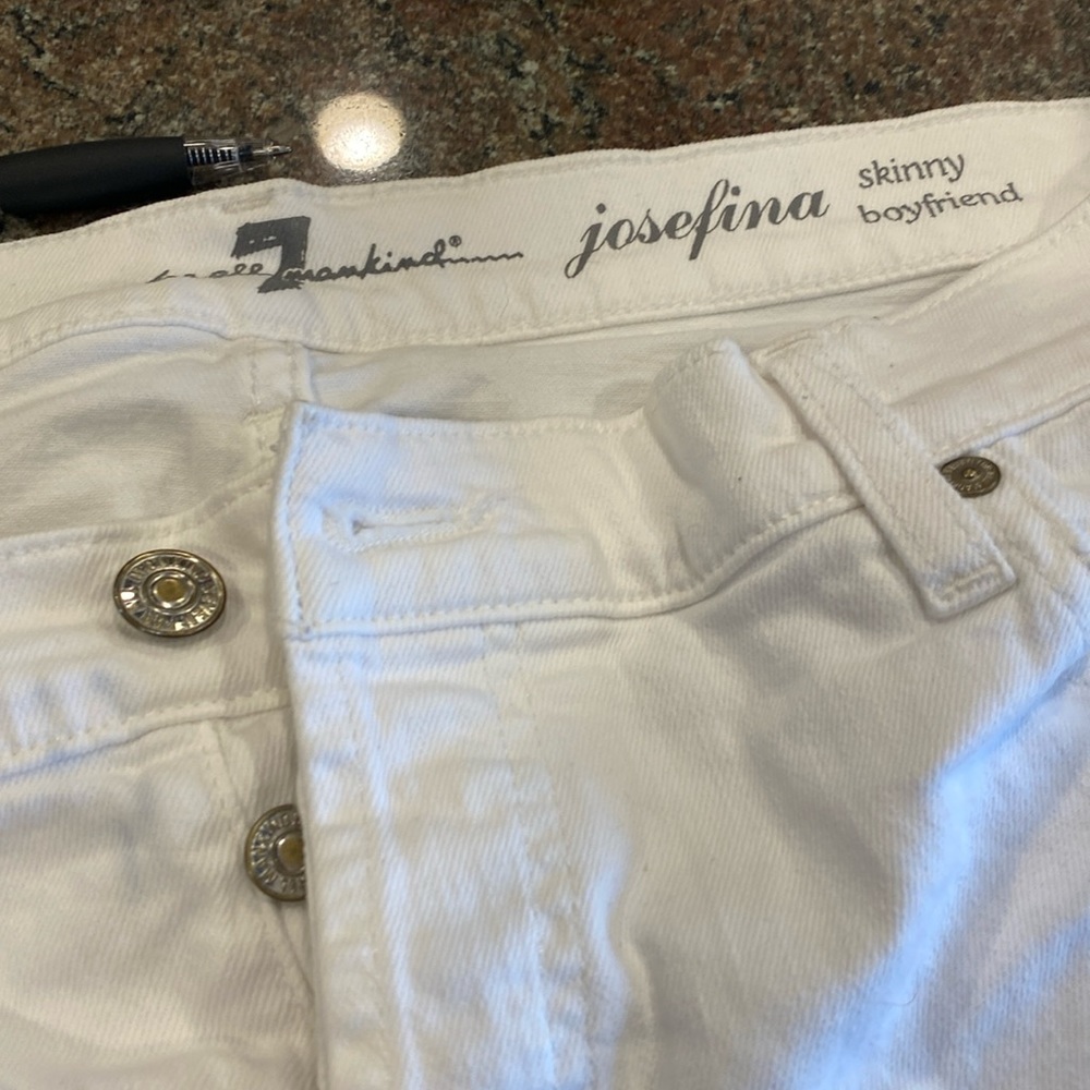 Worn once! 7 for all Mankind Josefina Boyfriend jeans. White Size 32.